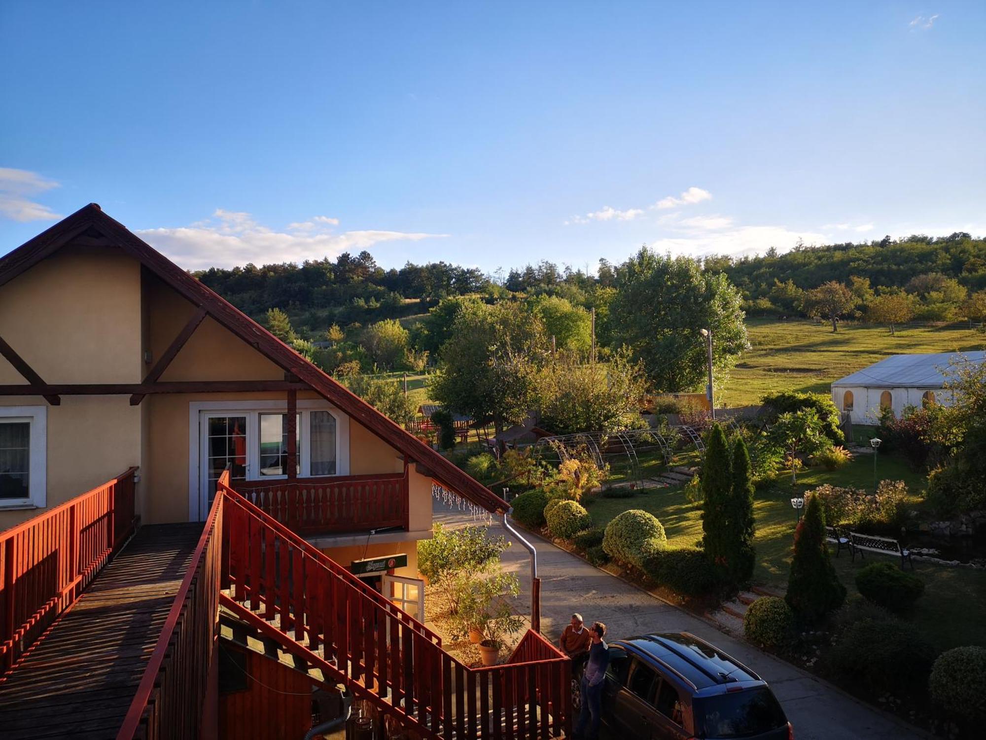 Pilisi Lovas Major, Dorog Bed & Breakfast Exterior foto