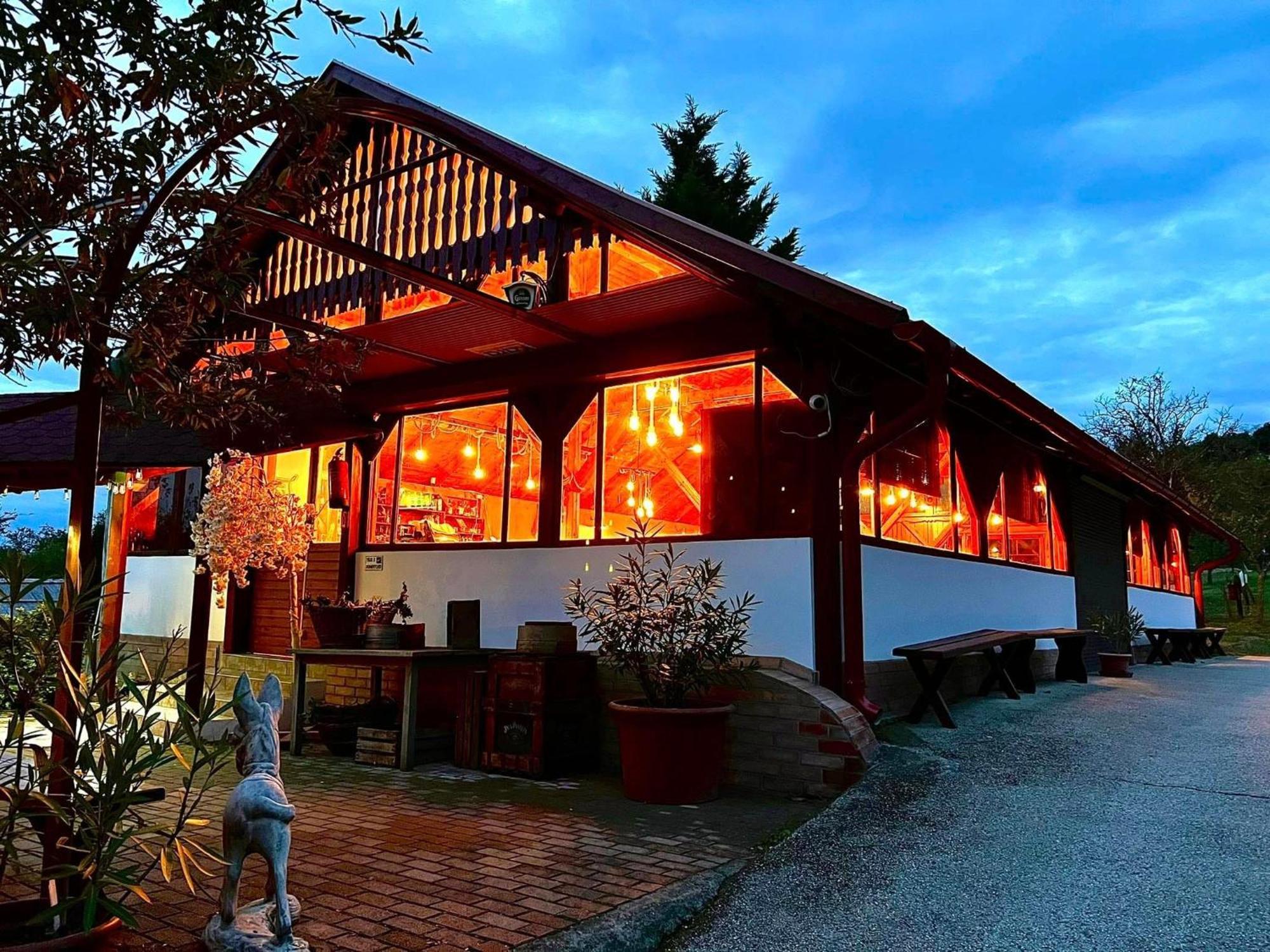 Pilisi Lovas Major, Dorog Bed & Breakfast Exterior foto